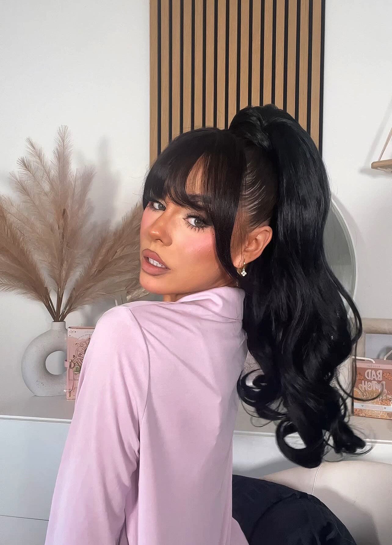 Copy this trendy hairstyle with with 23" Curly Ponytail