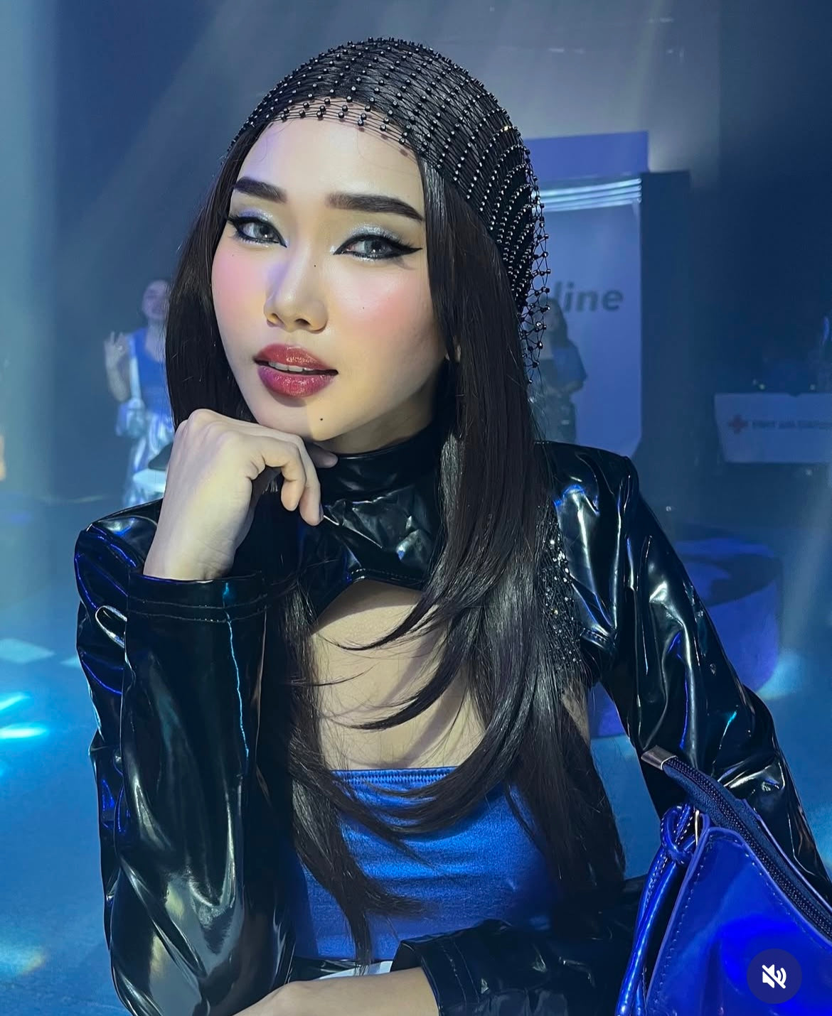 Get the Influencer Look with22 Inches Brown Medium Length Women Pre-Cut Frontlace Glueless Wig ROBY