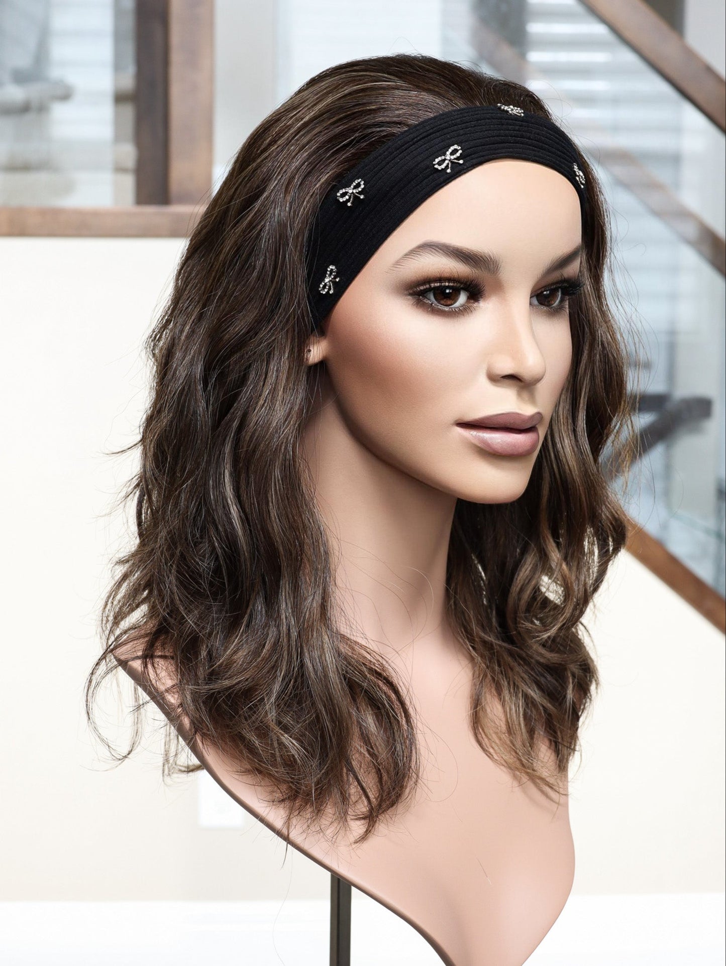 20" Flavia Wavy Bandfall Active Wig (M)