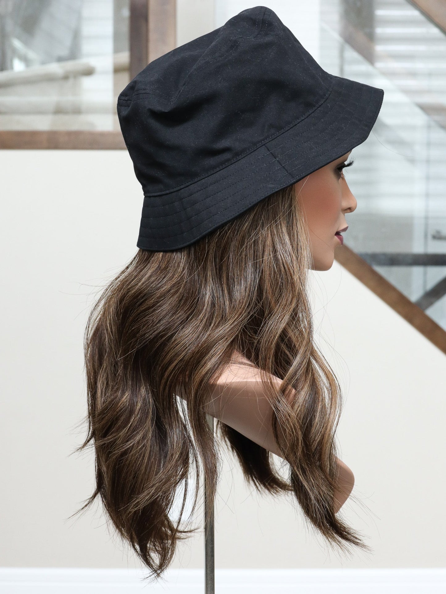 22" Mia Hat Wig (S)