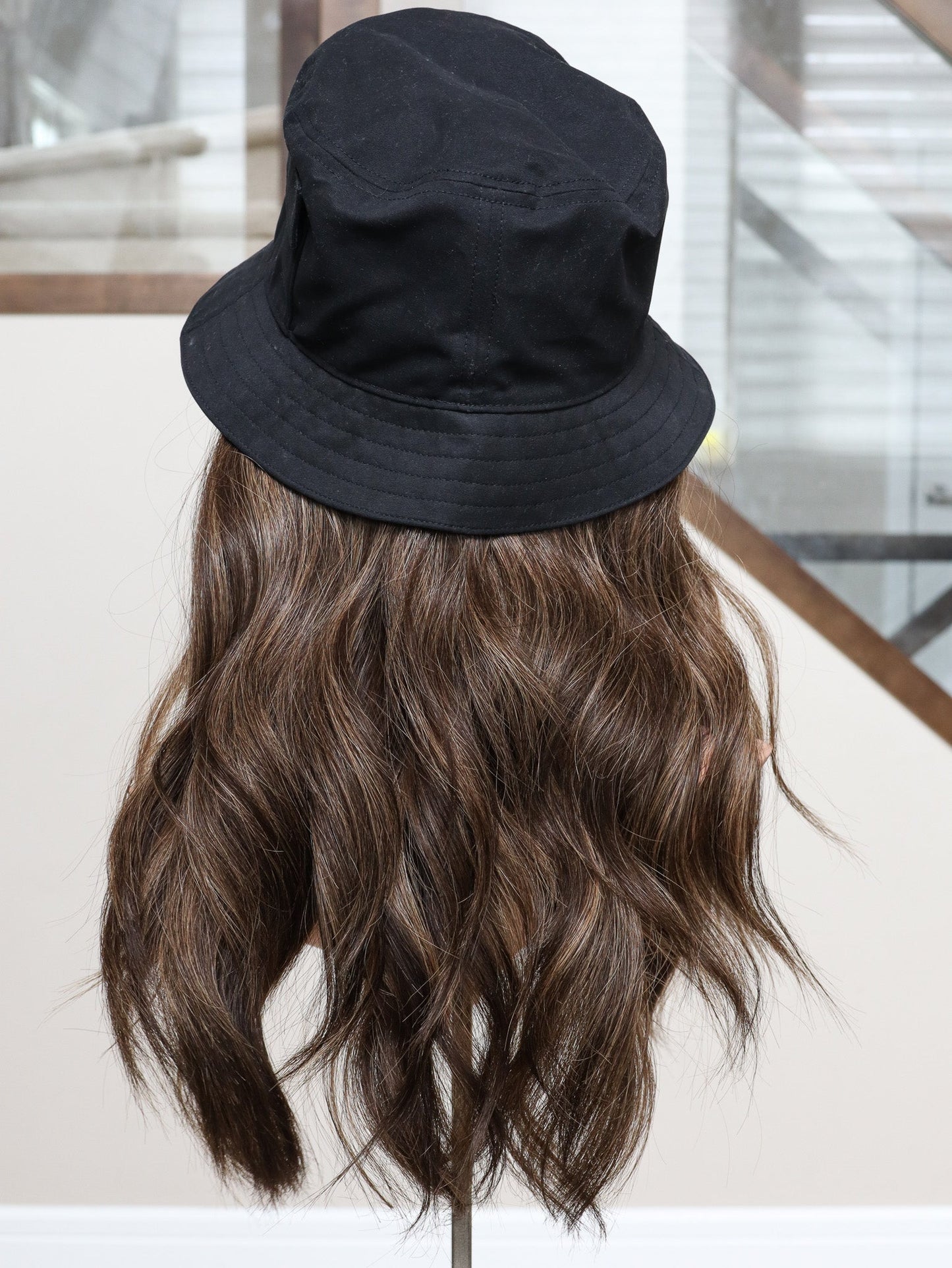 22" Mia Hat Wig (S)
