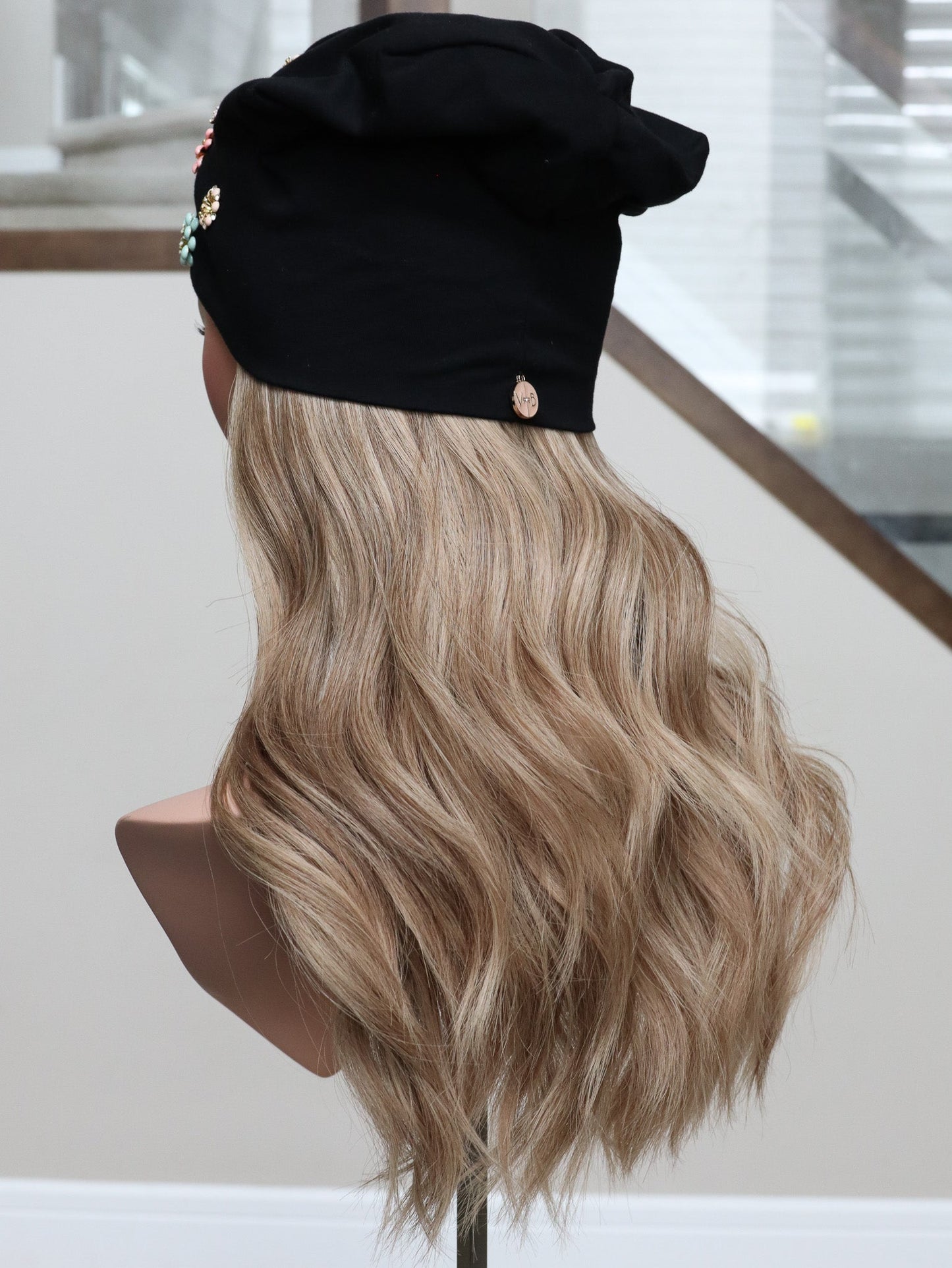 22" Olive Hat Wig (M)